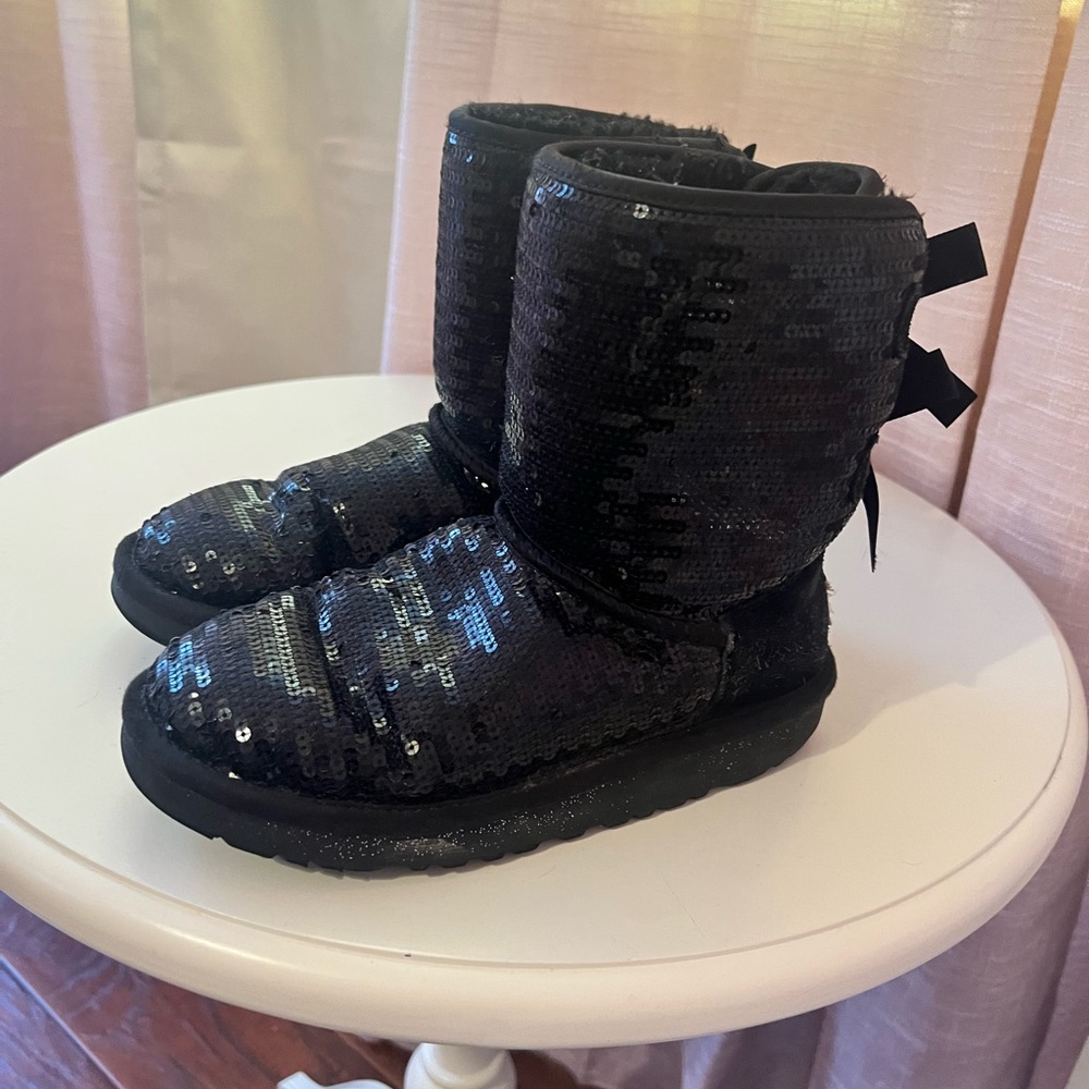 Youth size 2 sequin Uggs with bow back